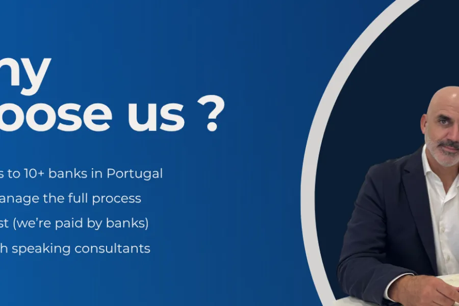 Banner corporativo da MaxFinance Best Choice com o título “Why choose us?”. À esquerda, são destacadas as vantagens: acesso a mais de 10 bancos em Portugal, gestão completa do processo, sem custos para o cliente e consultores que falam inglês. À direita, dois consultores, um homem e uma mulher, sentados à mesa, transmitem profissionalismo e confiança.