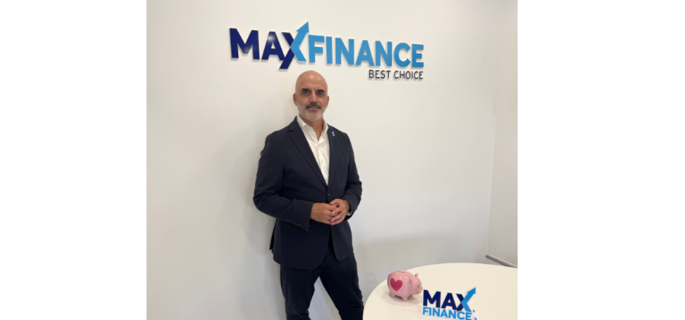 intermediário crédito best choice de pé fundo branco com o logotipo da marca